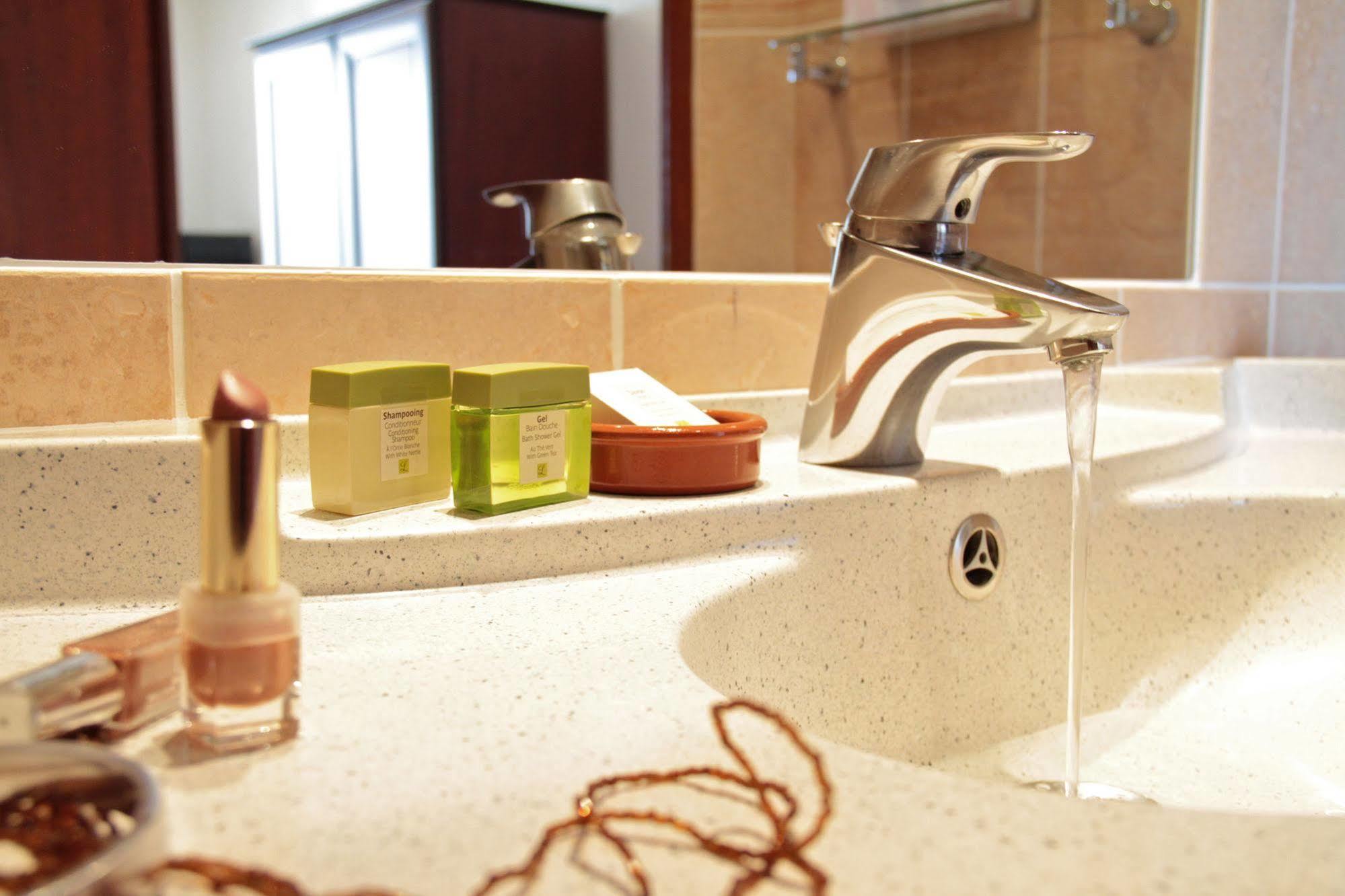 וילרוויל Hotel Bellevue מראה חיצוני תמונה
